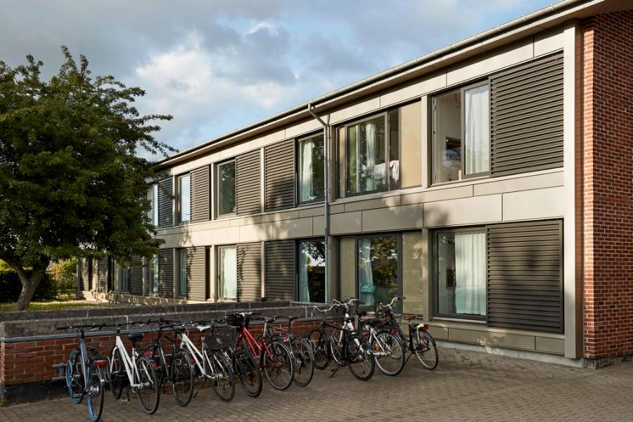 Kloge hoveder får facaden beskyttet med aluminiumskassetter fra DS Stålprofil, Vilhelm Kiers Kollegium, Snogebæksvej 11-21, 8210 Århus